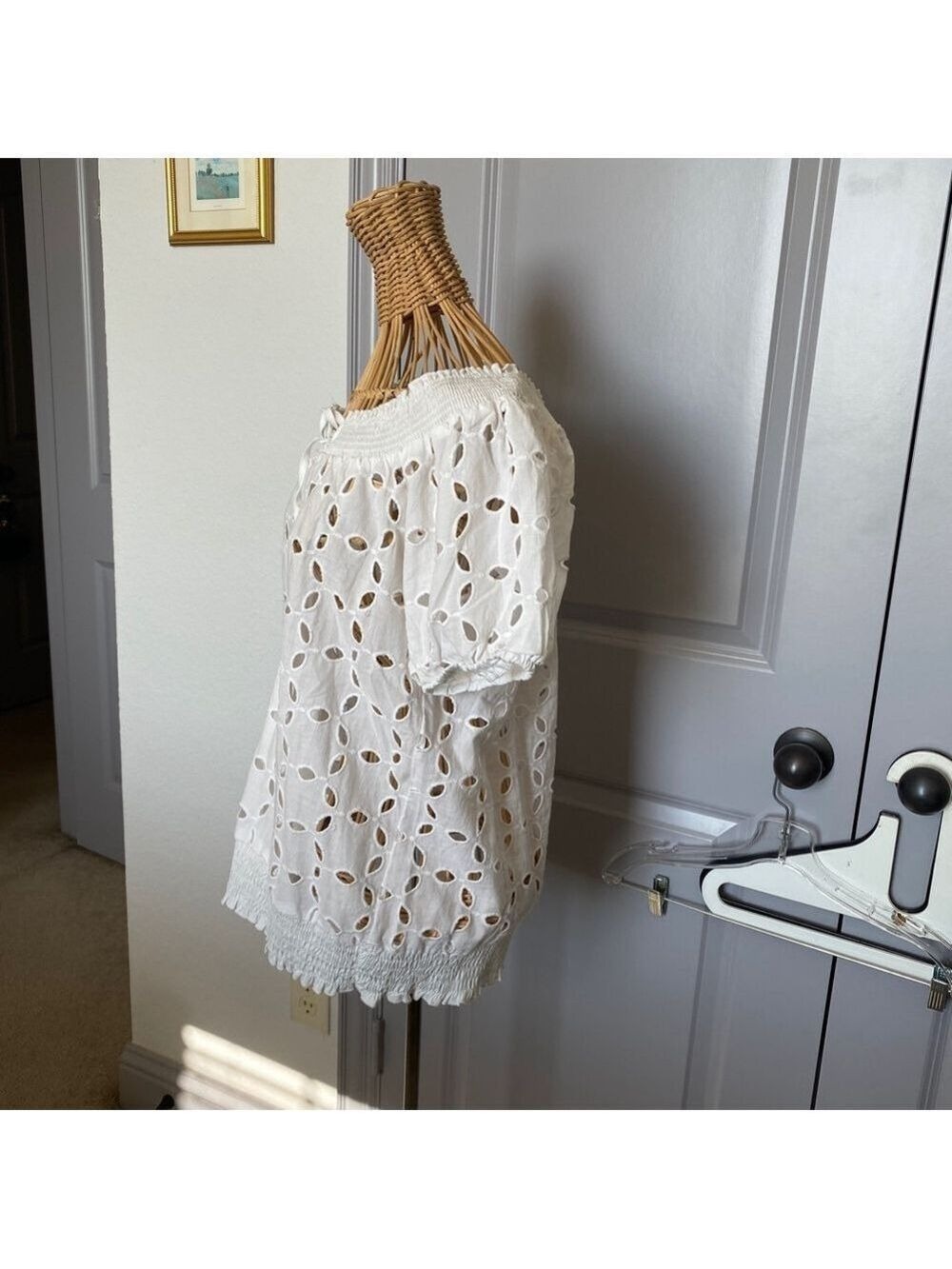 NWOT- Women's White Eyelet Blouse Size M #0012 - Picture 4 of 4